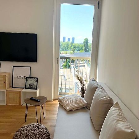 Donaublick Oasis: Stylische Wohnung Vienna Esterno foto