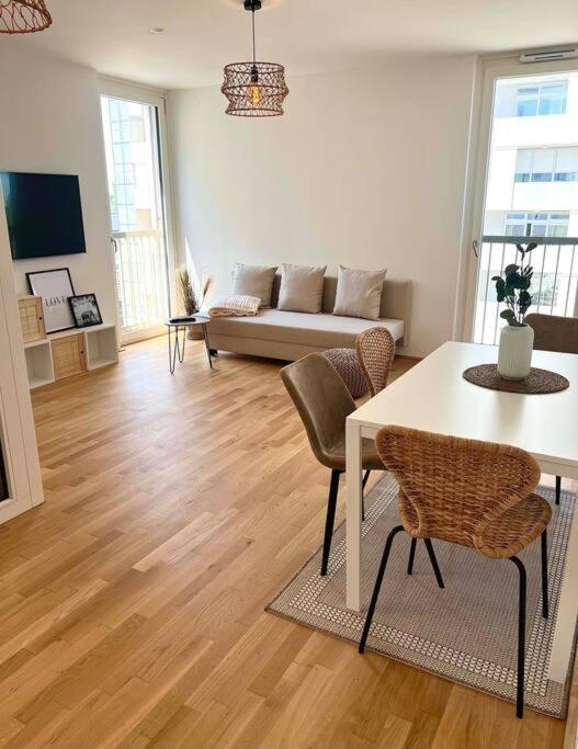 Donaublick Oasis: Stylische Wohnung Vienna Esterno foto