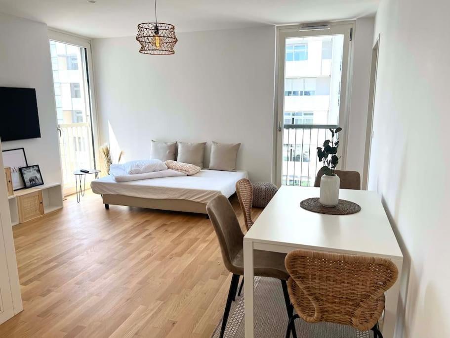 Donaublick Oasis: Stylische Wohnung Vienna Esterno foto
