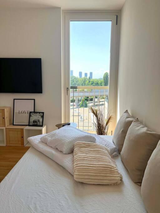 Donaublick Oasis: Stylische Wohnung Vienna Esterno foto